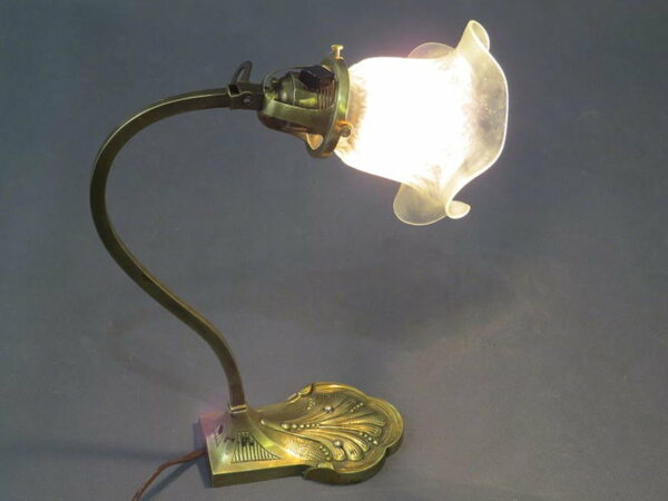 STAROZITNA-SECESNI-ZRESTAUROVANA-STOLNI-POLOHOVACI-LAMPA-MOSAZ
