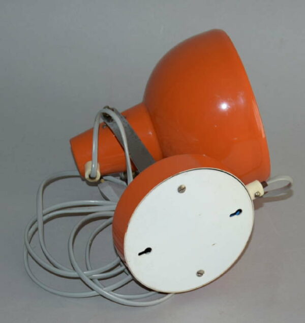stara-retro-lampa-nastenna-oranzova-naklanenci-lampicka-brusel