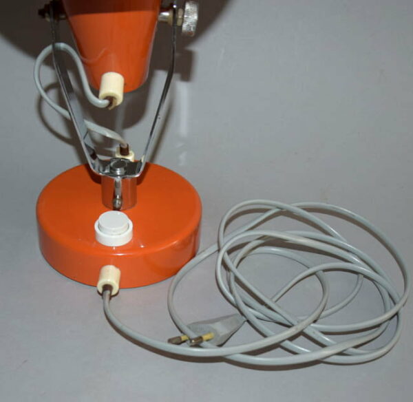 stara-retro-lampa-nastenna-oranzova-naklanenci-lampicka-brusel