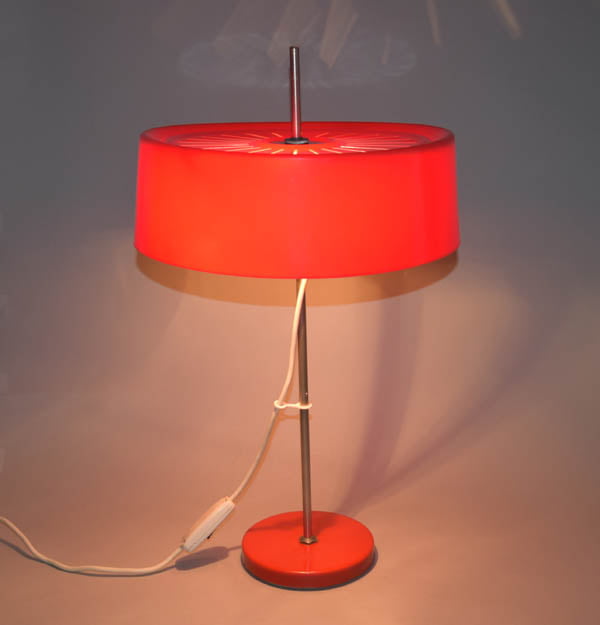 stara-retro-stolni-lampa-elektrosvit-typ-215-1201-cerveny-plast-kancelarska-lampa-brusel