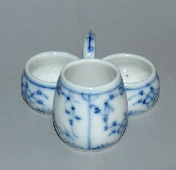 stara-solnicka-peprenka-na-paratka-dozicka-porcelan-na-stul