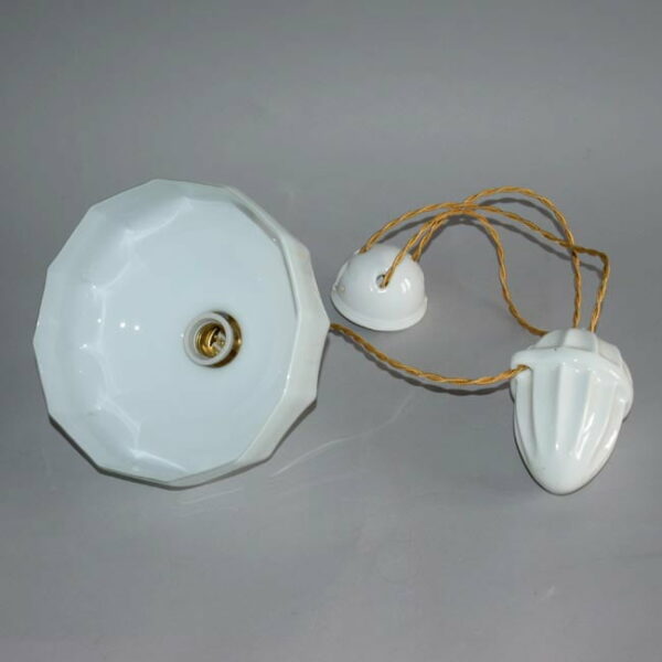 starozitna-stahovacka-lustr-chaluparsky-bile-sklo-porcelan