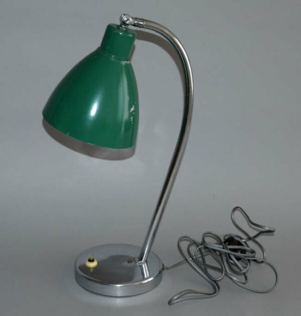 starozitna-stolni-lampa-kancelarska-chromova-zelene-stinitko-funkcionalismus