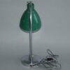 starozitna-stolni-lampa-kancelarska-chromova-zelene-stinitko-funkcionalismus