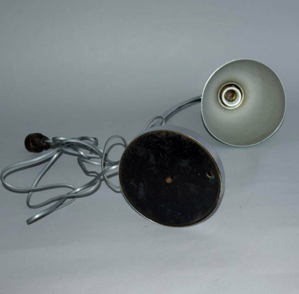 starozitna-stolni-lampa-kancelarska-chromova-zelene-stinitko-funkcionalismus