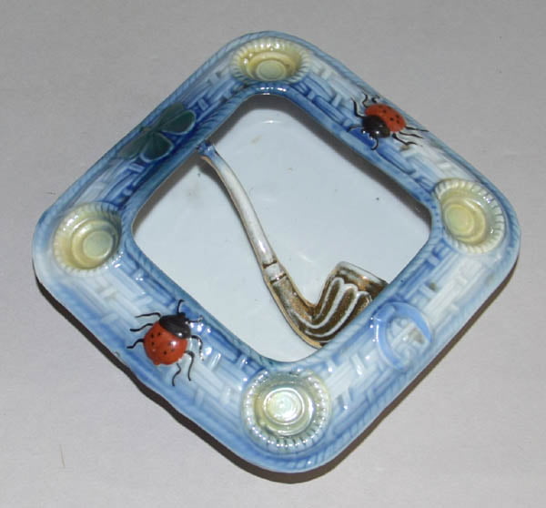 starozitny-popelnik-fajfka-na-cigarety-doutnik-popelnicek-porcelan-berusky