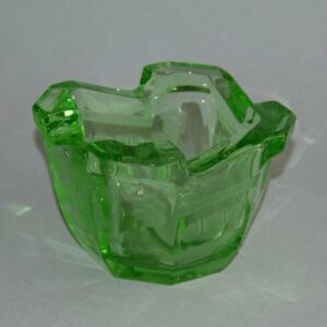 stary-skleneny-popelnik-hutni-sklo-zelene-brousene