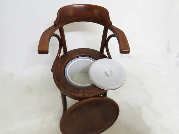 STAROZITNE_WC__THONET__BERNKOP_KRESLO