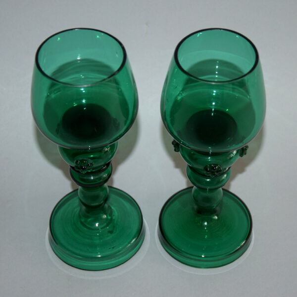 starozitne-sklo-rimanka-sklenice-parove-zelene-sklo-1.jpg