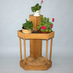 stary-kvetinovy-stolek-stojan-rohovy-drevo-fladr-1.jpg