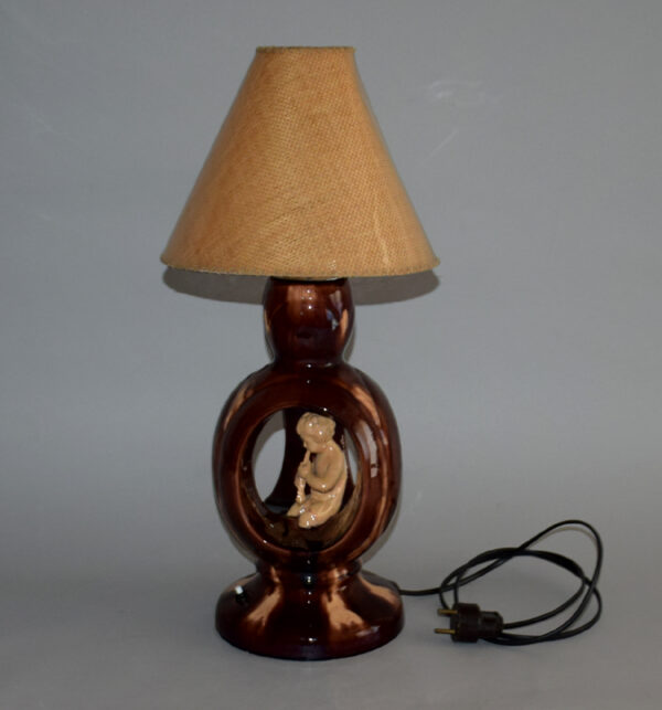 stara-velka-figuralni-lampa-keramika-chlapec-s-pistalkou-plastika-1.jpg
