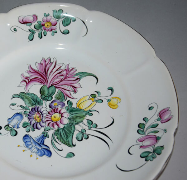 starozitny-talir-na-poveseni-malovane-kvetiny-keramika-1.jpg