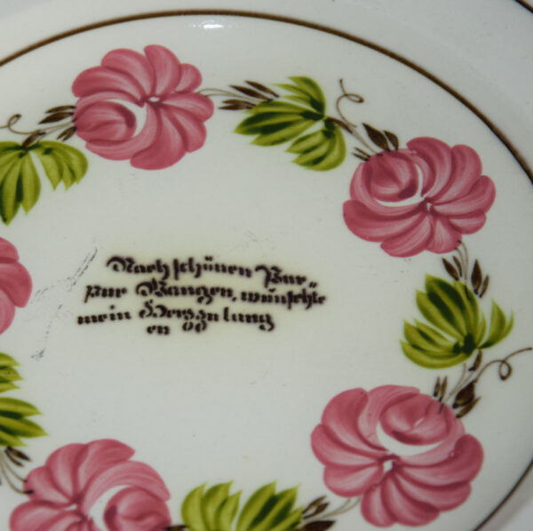 stary-dekoracni-talir-keramika-kvety-ruze-napisy-v-nemcine-1.jpg