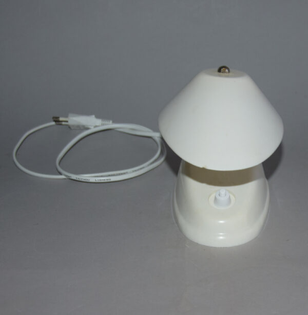 stara-lampicka-bily-plast-elektrosvit-1.jpg