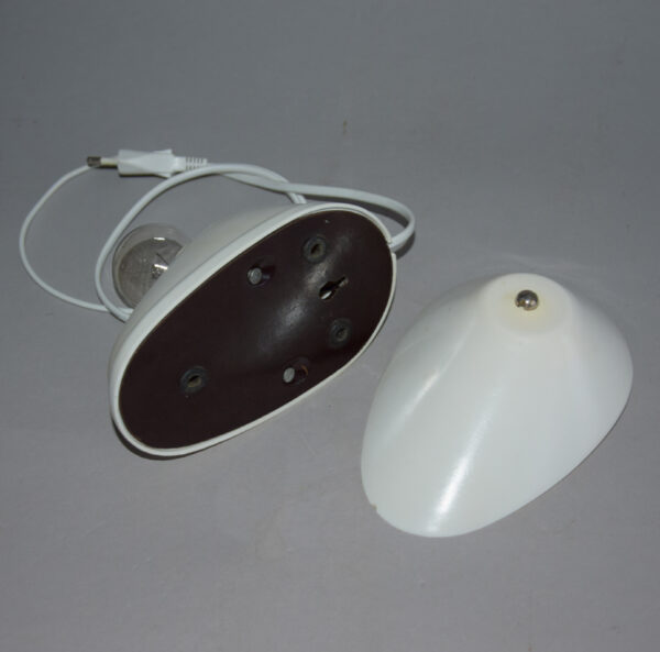 stara-lampicka-bily-plast-elektrosvit-1.jpg