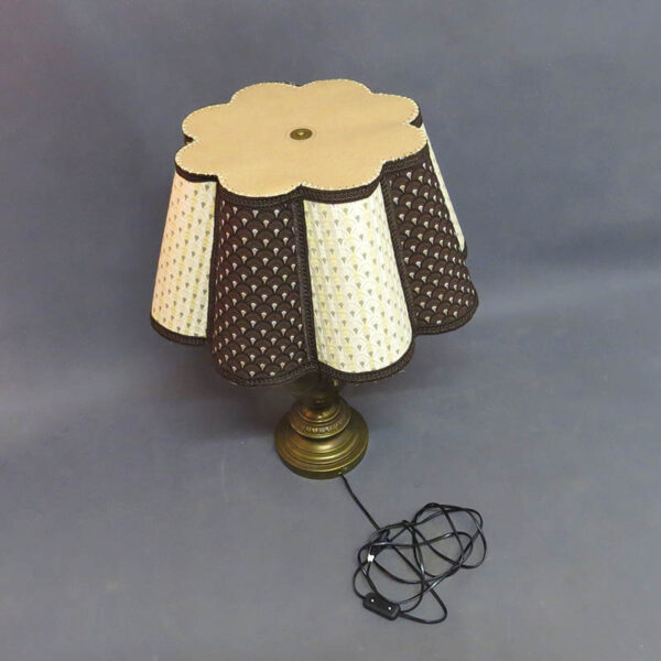 velka kovova stolni lampa lev art deco styl