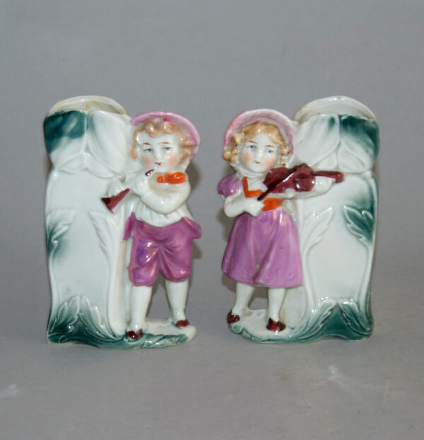 starozitne-parove-vazicky-chlapec-a-devce-porcelan-1.jpg