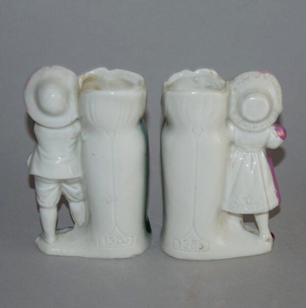 starozitne-parove-vazicky-chlapec-a-devce-porcelan-1.jpg