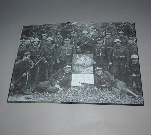 starsi-kniha-straz-obrany-statu-1.jpg